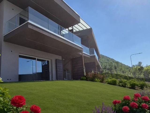 Villa Schiera in vendita a Comunità montana del Sebino bresciano, Marone