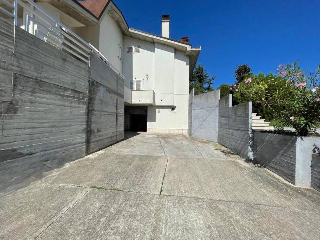 Villa Schiera in vendita a Unione dei Comuni della Val Vibrata, Martinsicuro