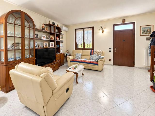 Villa Schiera in vendita a Marzano, Lombardia
