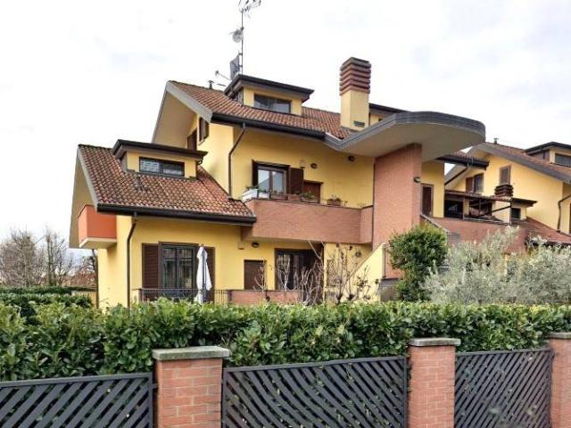 Ville Schiera in vendita a Masate