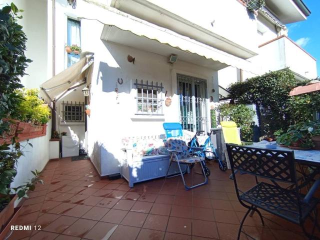 Villa Schiera in vendita a Marina Di Massa, Toscana