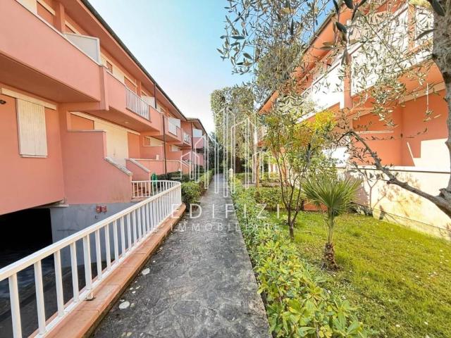Villa Schiera in vendita a Marina di Massa, Marina Di Massa