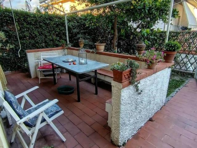 Villa Schiera in vendita a Marina di Massa, Marina Di Massa