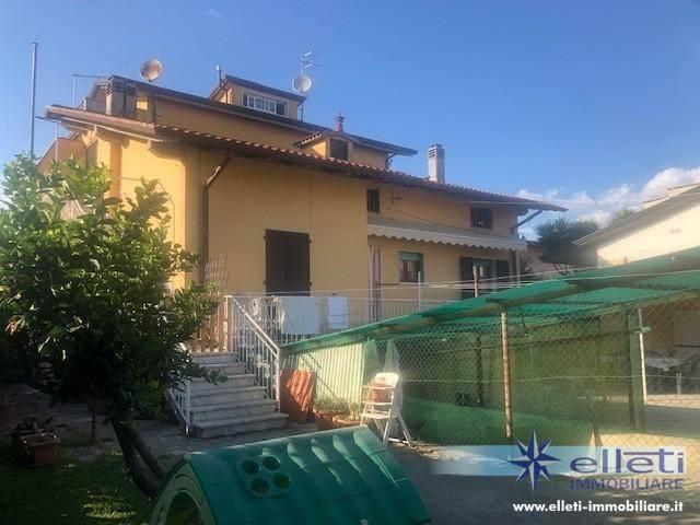 Villa Schiera in vendita a Marina di Massa, Marina Di Massa