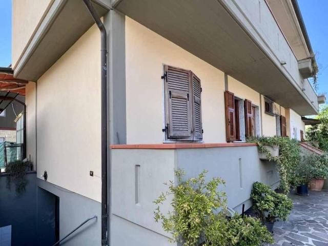 Villa Schiera in vendita a Marina Di Massa, Toscana