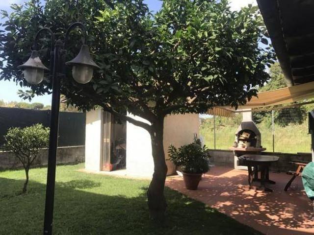Villa Schiera in vendita a Marina di Massa, Marina Di Massa
