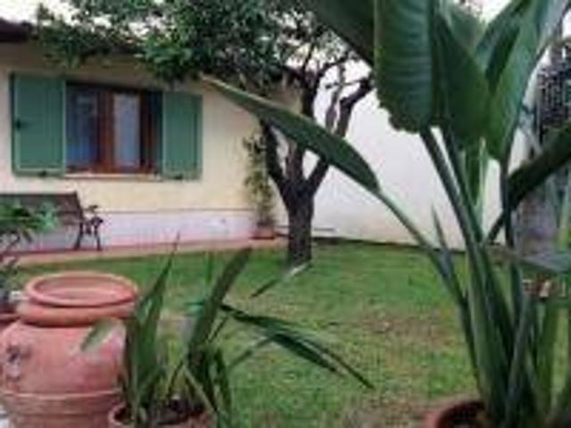 Villa Schiera in vendita a Marina di Massa, Marina Di Massa