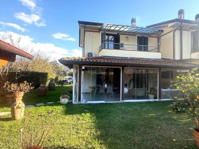 Villa Schiera in vendita a San Lorenzo, Marina Di Massa