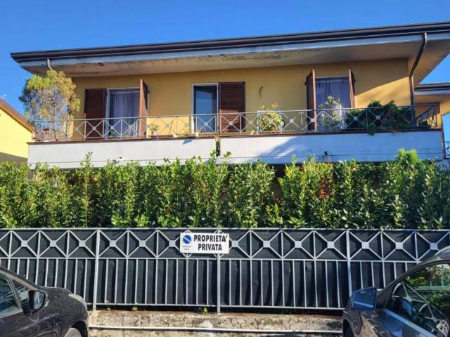 Villa Schiera in vendita a Marina di Massa, Marina Di Massa