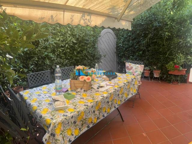 Villa Schiera in vendita a Cinque Vie, Marina Di Massa