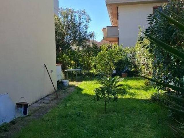 Villa Schiera in vendita a Marina di Massa, Marina Di Massa