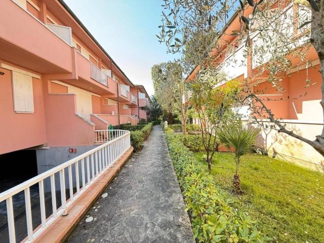 Villa Schiera in vendita a Marina di Massa, Marina Di Massa