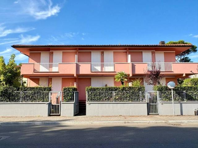 Villa Schiera in vendita a Marina di Massa, Marina Di Massa