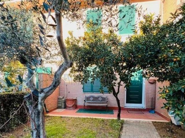 Villa Schiera in vendita a San Cristoforo, Marina Di Massa