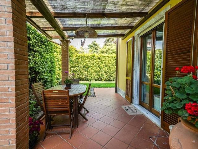 Villa Schiera in vendita a Marina di Massa, Marina Di Massa