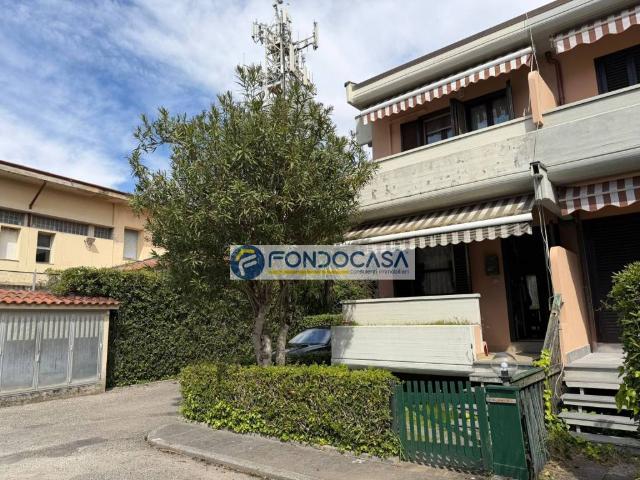 Villa Schiera in vendita a Marina di Massa, Marina Di Massa