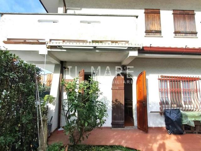 Villa Schiera in vendita a Marina di Massa, Marina Di Massa