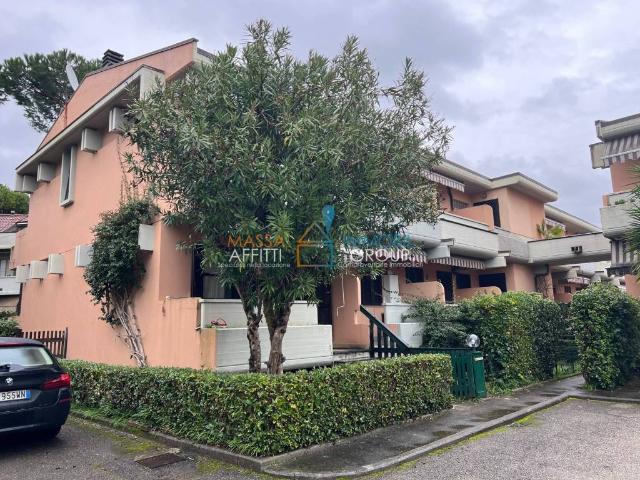 Villa Schiera in vendita a Marina di Massa, Marina Di Massa