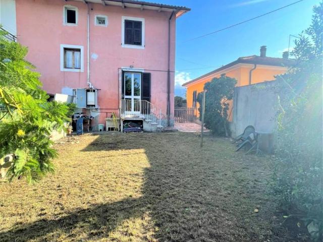 Villa Schiera in vendita a Marina di Massa, Marina Di Massa