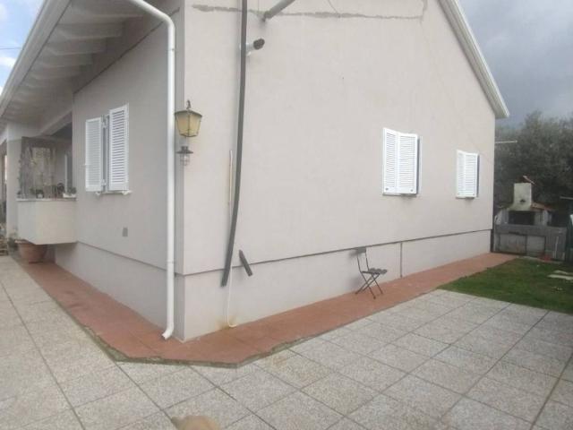 Villa Schiera in vendita a Castagnola, Marina Di Massa