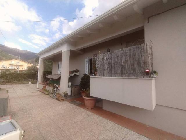 Villa Schiera in vendita a Castagnola, Marina Di Massa