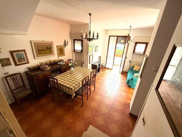 Villa Schiera in vendita a Marina di Massa, Marina Di Massa