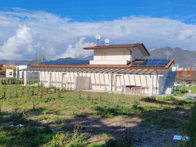 Villa Schiera in vendita a Marina di Massa, Marina Di Massa