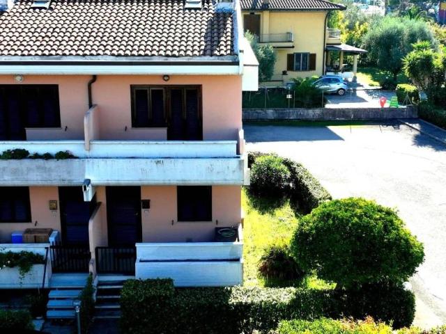Villa Schiera in vendita a Marina di Massa, Marina Di Massa