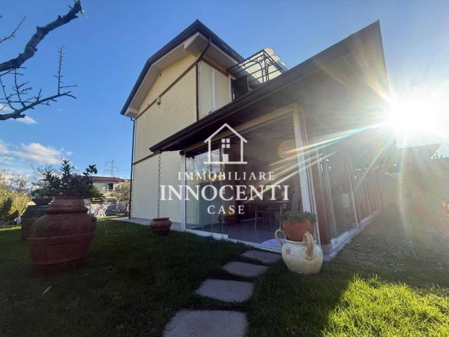 Villa Schiera in vendita a San Lorenzo, Marina Di Massa