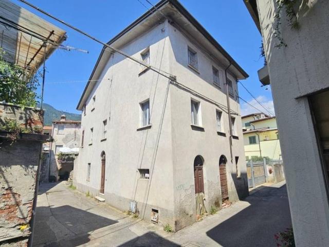 Villa Schiera in vendita a Castagnola, Marina Di Massa