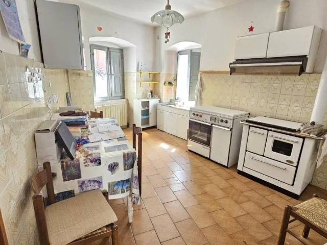 Villa Schiera in vendita a Castagnola, Marina Di Massa