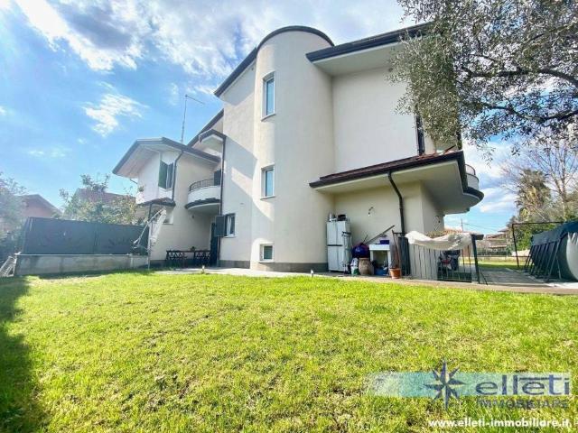 Villa Schiera in vendita a Marina Di Massa, Toscana