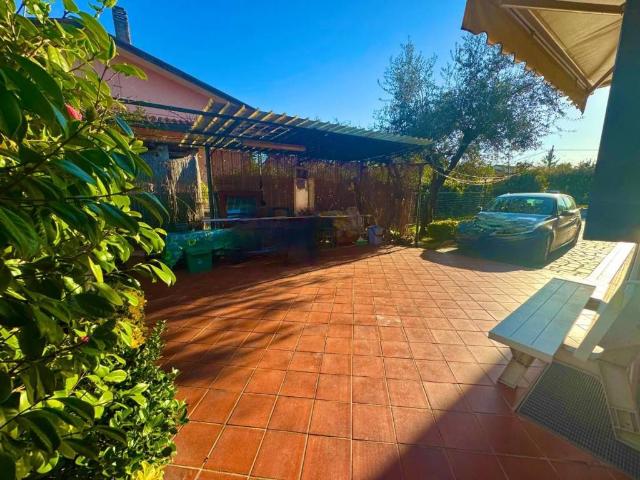 Villa Schiera in vendita a Romagnano, Marina Di Massa