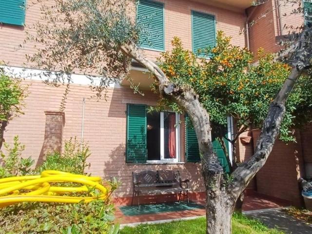 Villa Schiera in vendita a San Carlo, Marina Di Massa