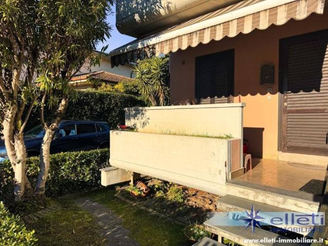 Villa Schiera in vendita a Marina di Massa, Marina Di Massa
