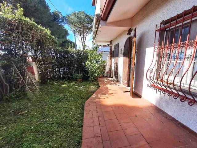 Villa Schiera in vendita a Marina di Massa, Marina Di Massa