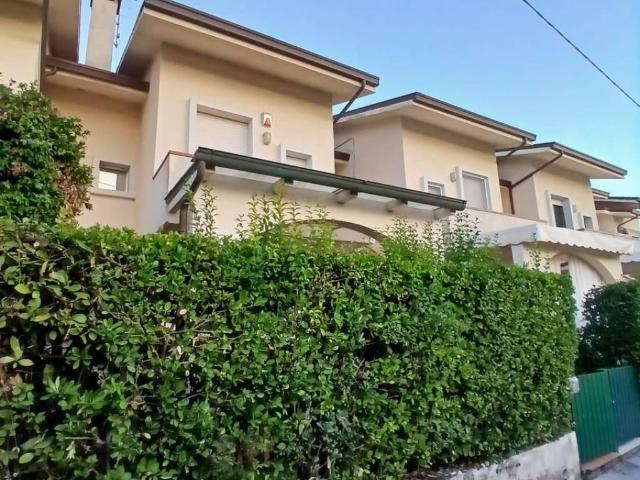 Villa Schiera in vendita a Cinque Vie, Marina Di Massa