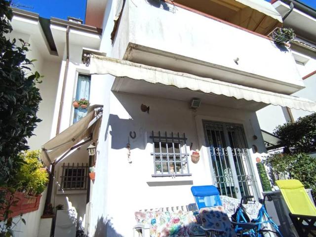 Villa Schiera in vendita a Cinque Vie, Marina Di Massa