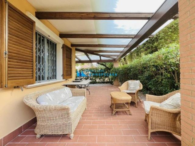 Villa Schiera in vendita a Marina di Massa, Marina Di Massa