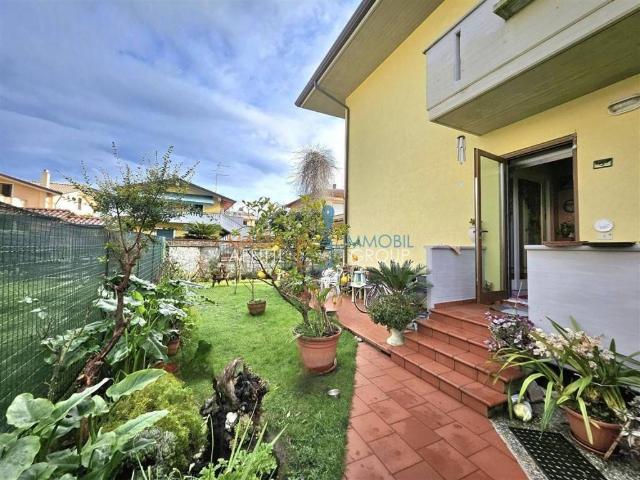 Villa Schiera in vendita a Marina di Massa, Marina Di Massa