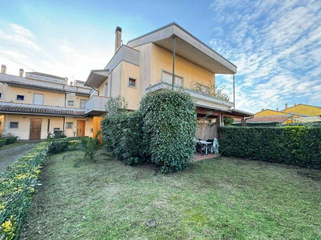 Villa Schiera in vendita a Cinque Vie, Marina Di Massa