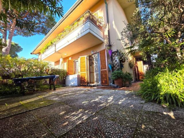 Villa Schiera in vendita a Marina di Massa, Marina Di Massa