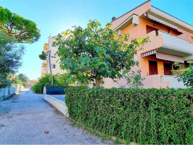 Villa Schiera in vendita a Marina di Massa, Marina Di Massa
