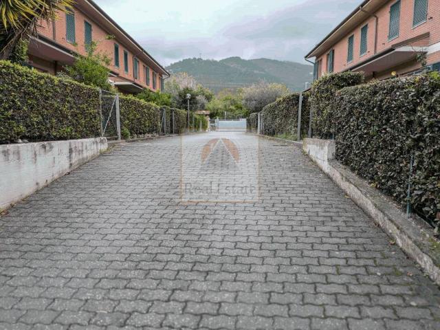 Villa Schiera in vendita a San Cristoforo, Marina Di Massa