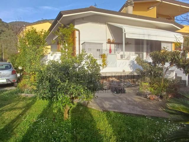 Villa Schiera in vendita a Massarosa, Toscana