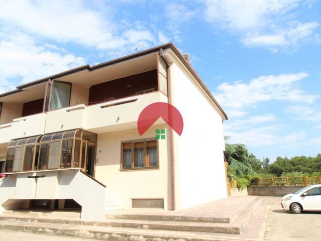 Villa Schiera in vendita a Serra Rifusa, Matera