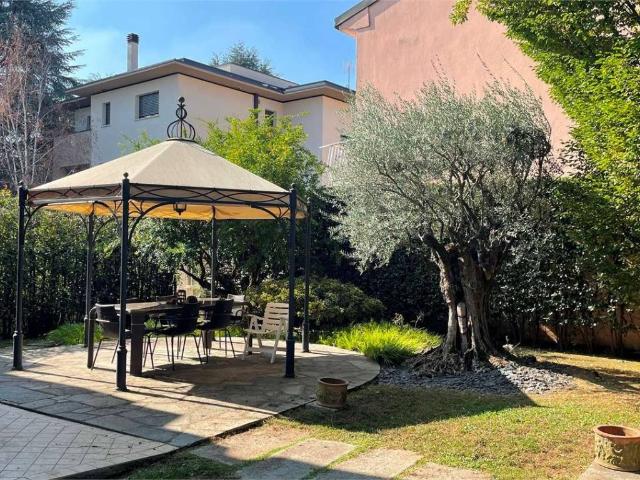Villa Schiera in vendita a Meda, Lombardia