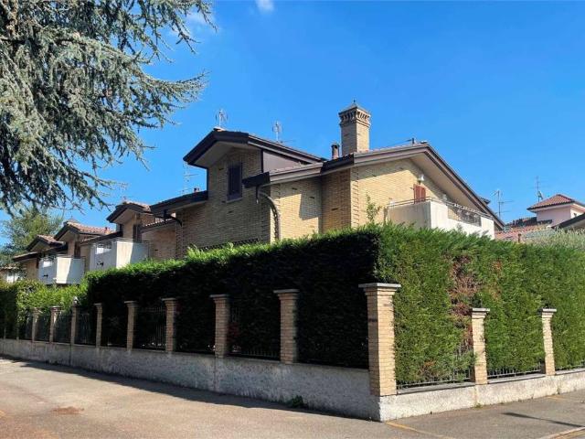 Villa Schiera in vendita a Meda, Lombardia