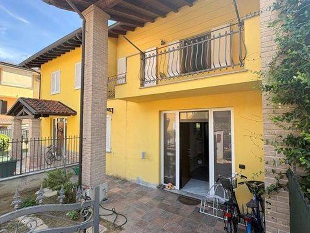 Villa Schiera in vendita a Mede, Lombardia