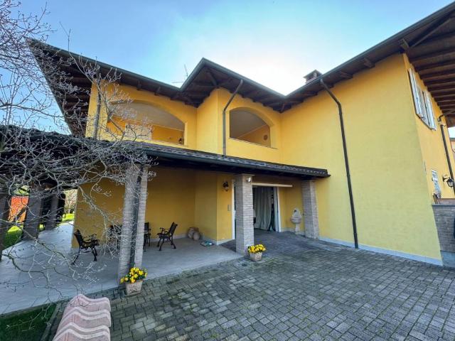 Villa Schiera in vendita a Mede, Lombardia